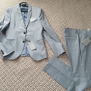 New Zara's light gray suit.